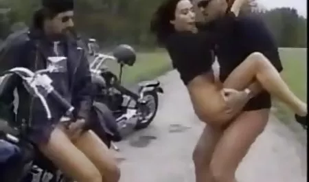 اقدام, لزبین سکس وحشی متحرک