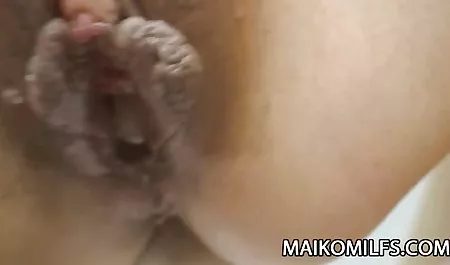 ناشناخته زن جوان به بازی کمی فیلم کوتاه سکس وحشی بهتر, اسباب بازی